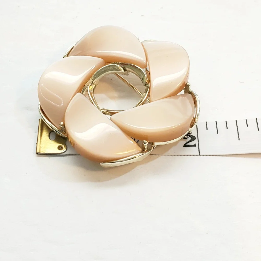 Vintage STAR signed Moonglow Lucite Swirl Spiral Eternity Brooch Pin 2 inch